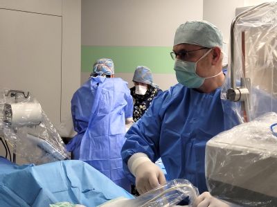 První bezdrátový kardiostimulátor ve východních Čechách zavedli lékaři Kardiologického centra AGEL v Pardubicích