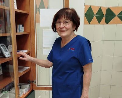 55 let oddanosti zdravotnictví. Sestřička z Kardiologického centra AGEL v Pardubicích stále chodí do práce s energií